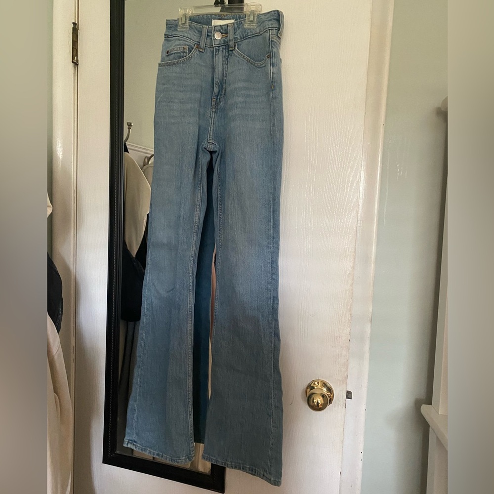 H&M BOOTLEG LIGHT WASH JEANS